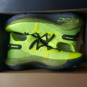 NIB Men's Under Armour Curry 6 Size 9.5